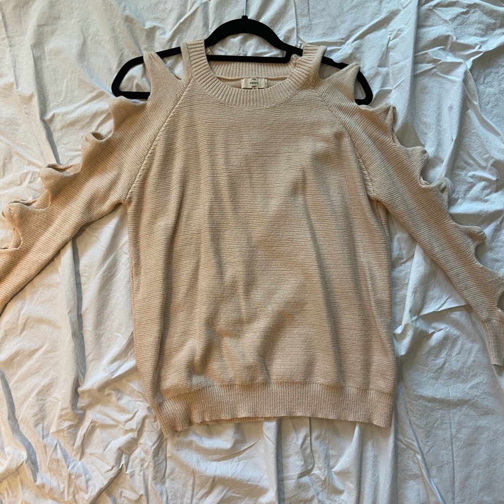 Sweater with ripped sleeves